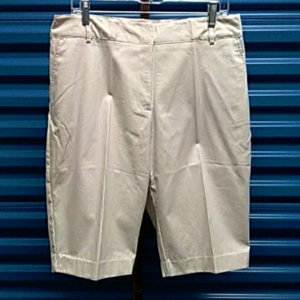 Briggs New York Beige Pinstripe Bermuda shorts